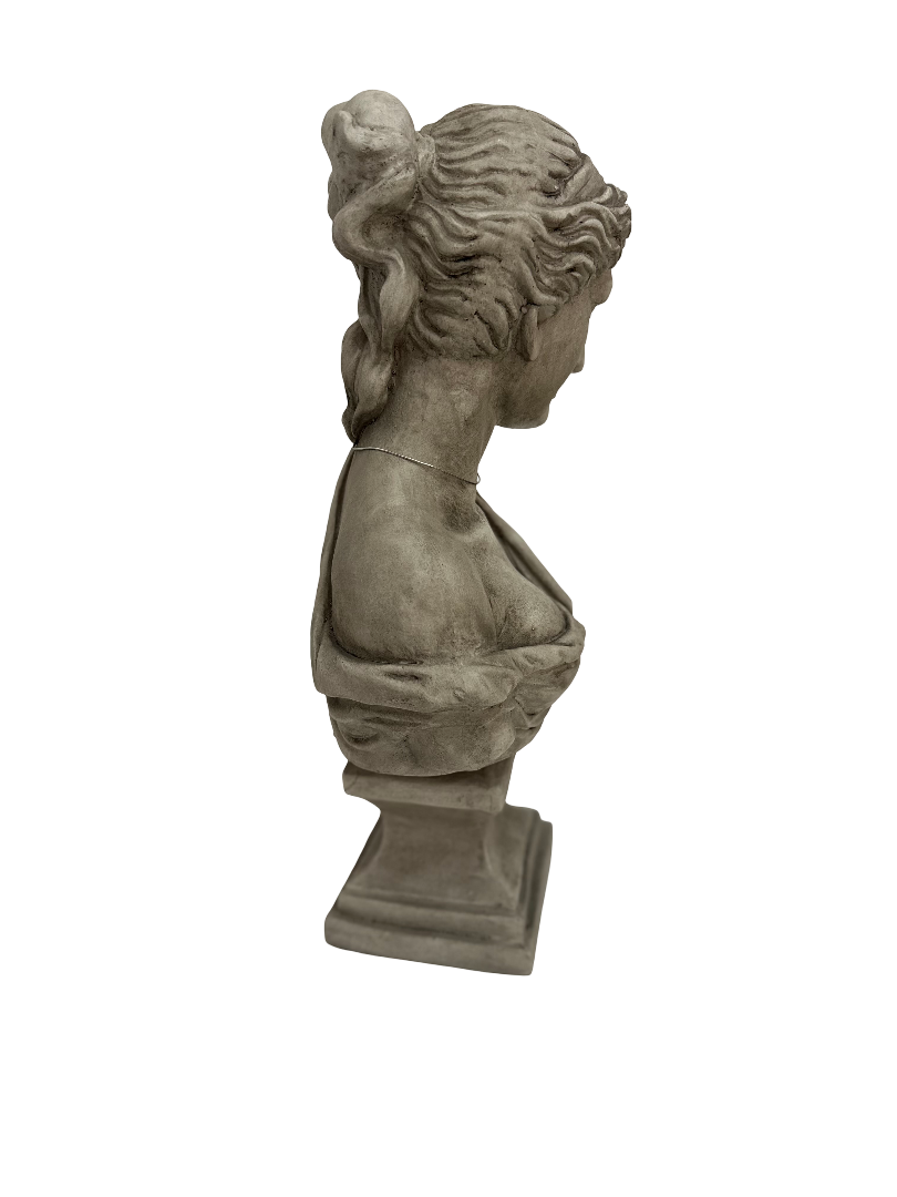 BUST OF WOMEN IN MAGNESIAN